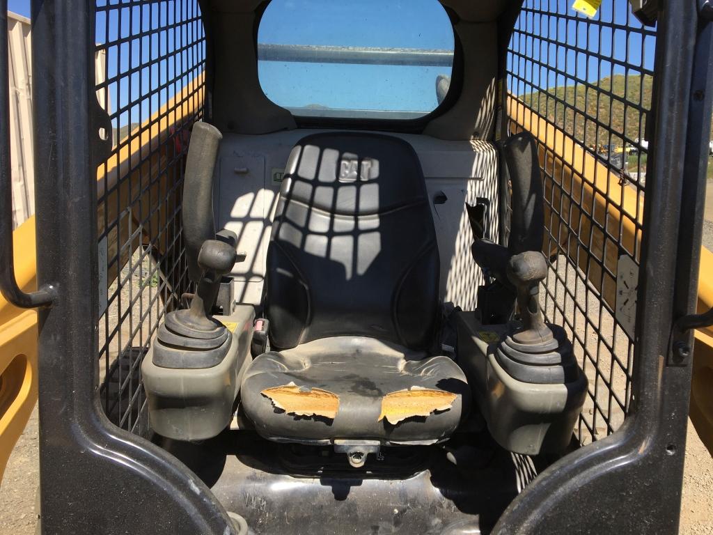 2014 Caterpillar 262D 2-Speed Skid Steer Loader,