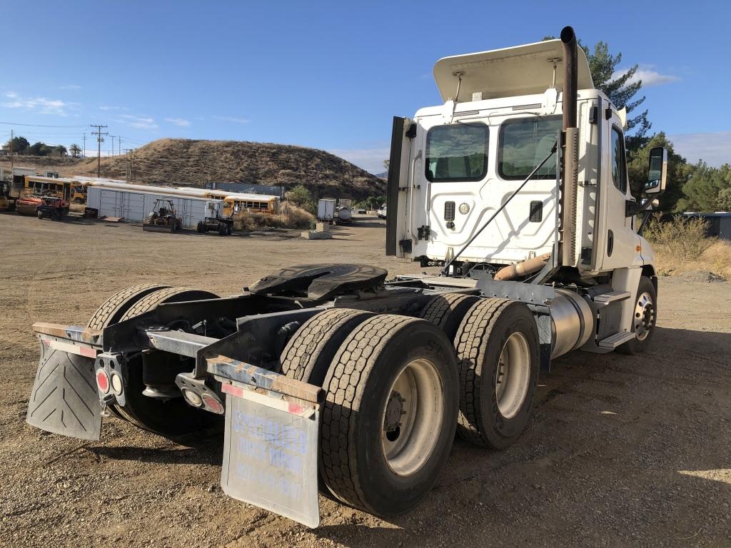 2013 Freightliner Cascadia Truck Tractor,