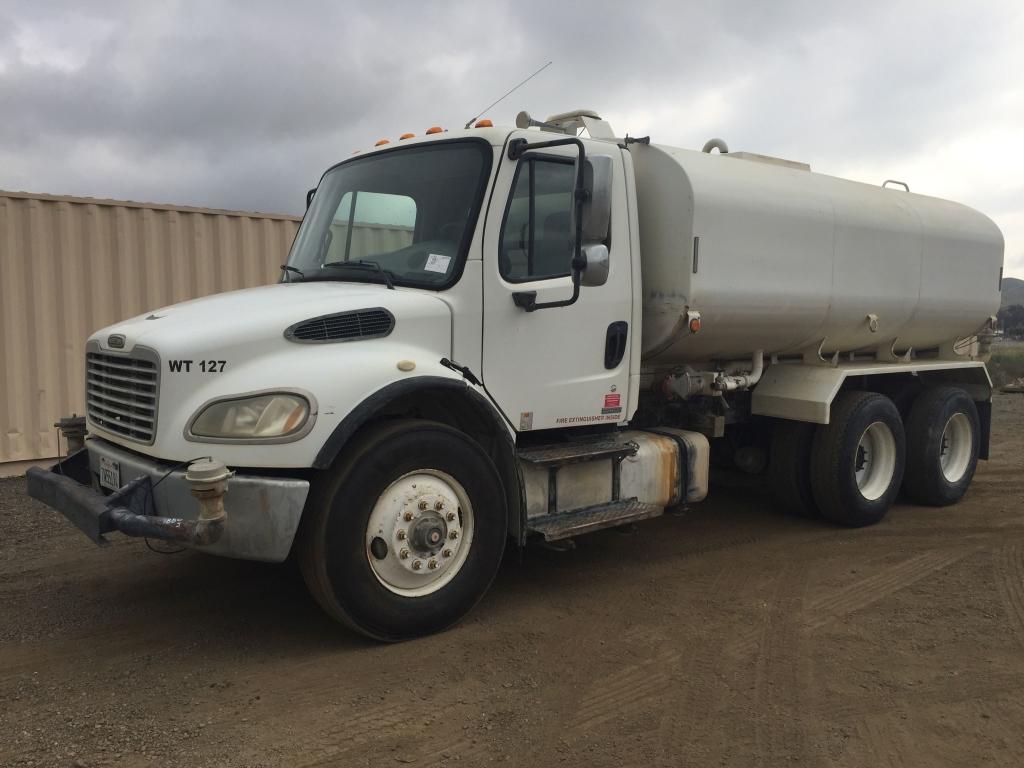 2005 Freightliner Business Class M2 4000 Gallon