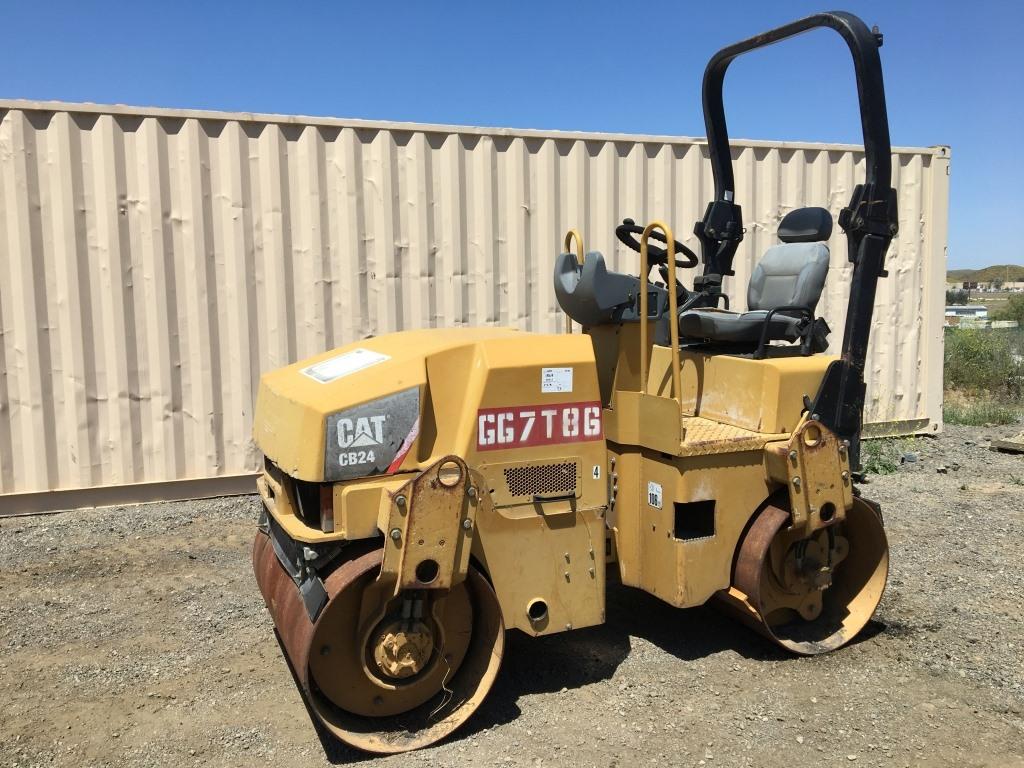 2008 Caterpillar CB24 Vibratory Tandem Roller,