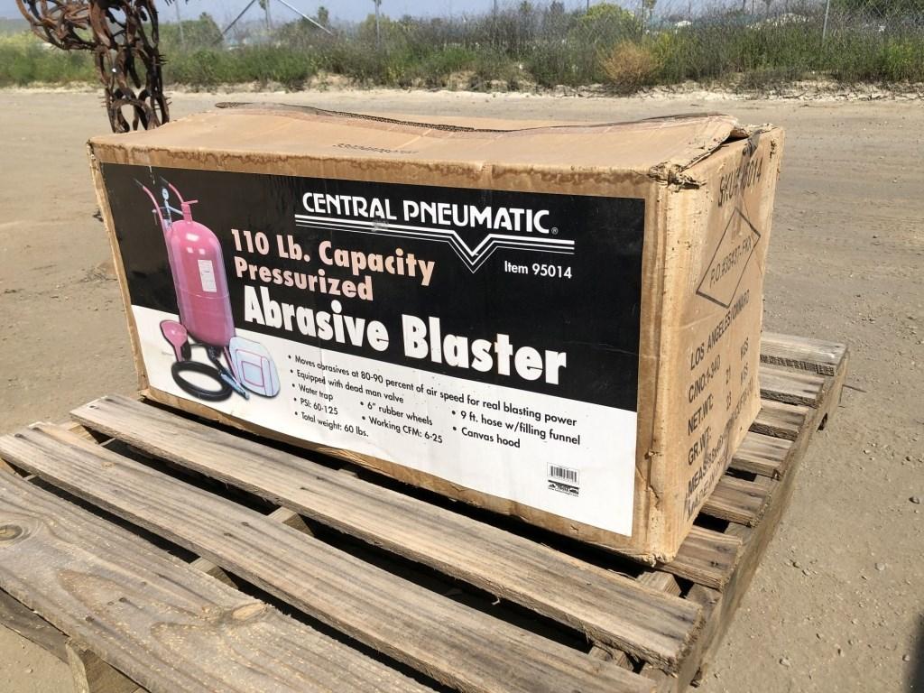 Central Pneumatic 125 PSI Abrasive Blaster,