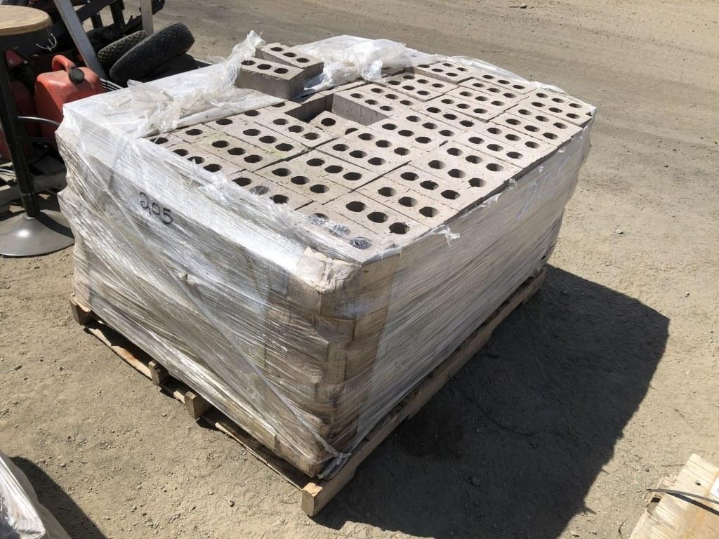 Pallet of Misc 4in x 8in Bricks.