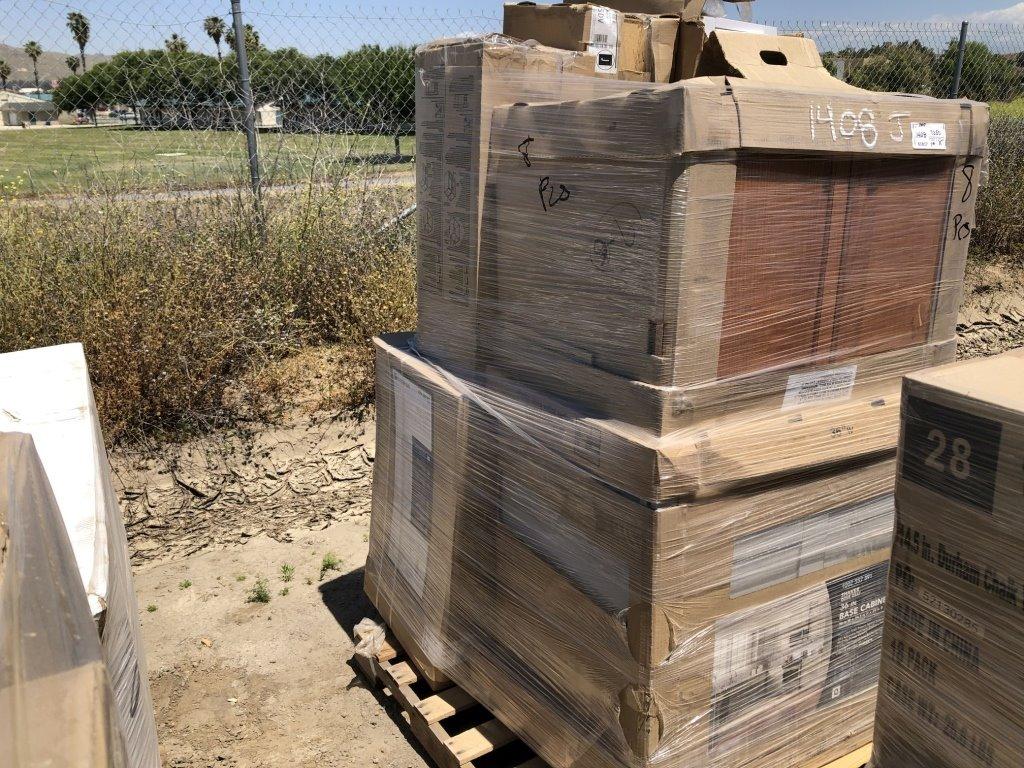 Pallet of Misc Wooden Kitchen/Bathroom Cabinets.