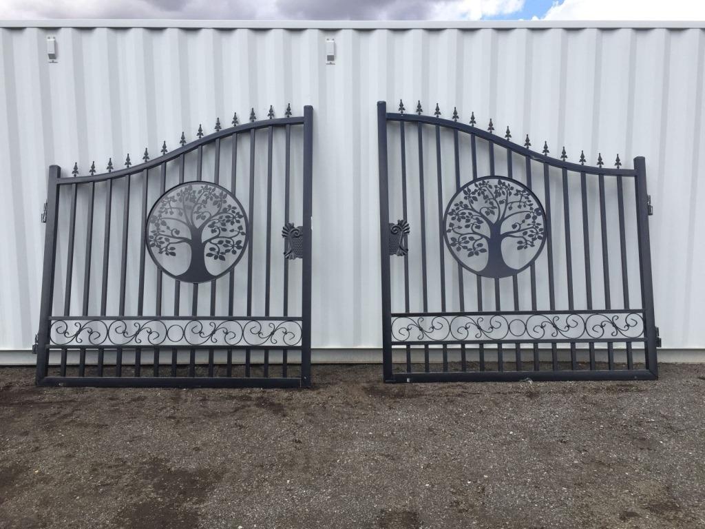 Unused Greatbear 14ft Bi-Parting Iron Gate w/Tree