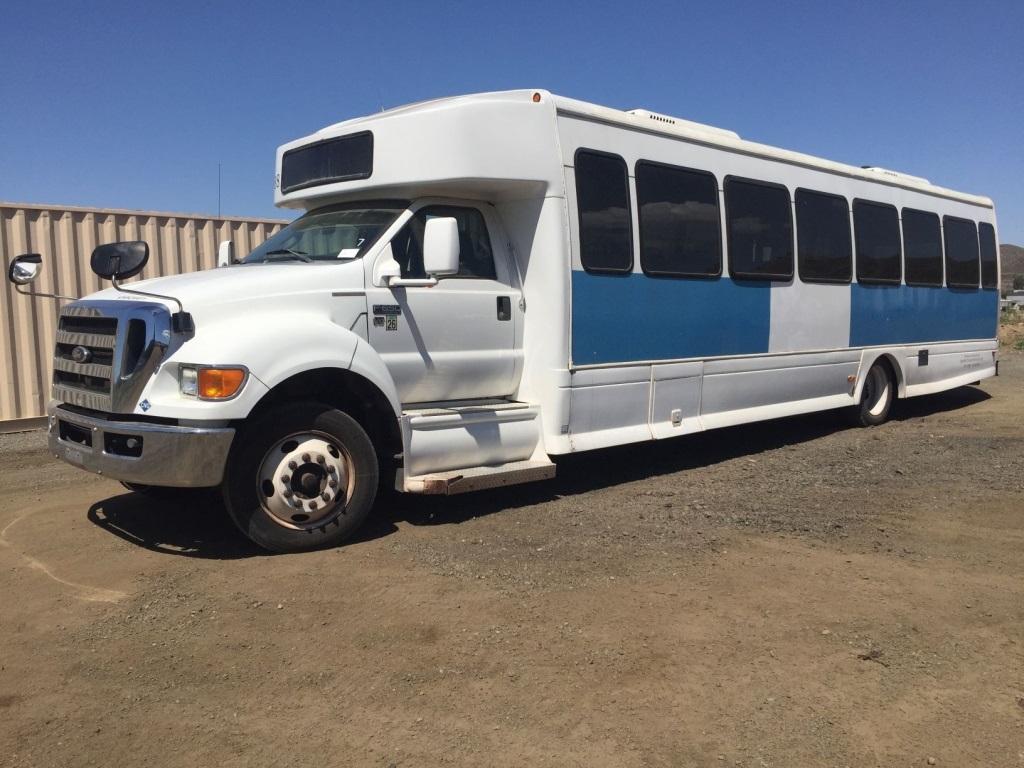 2015 Ford F650 Starcraft Bus,