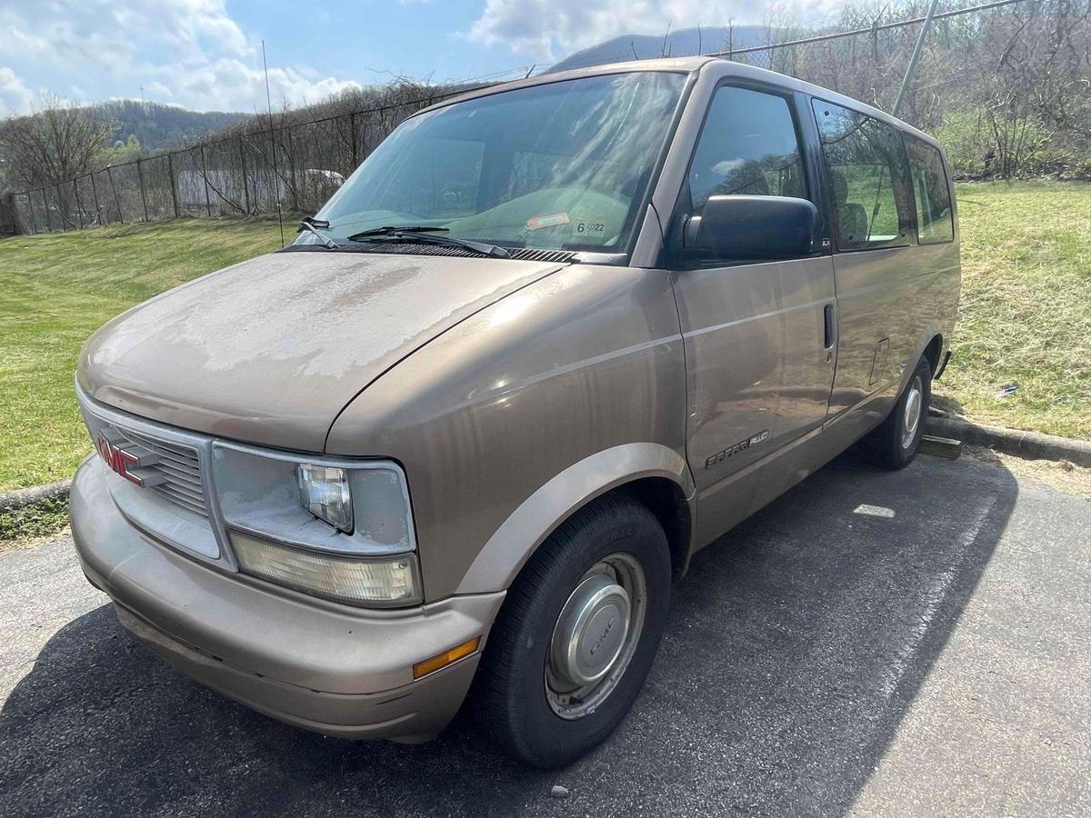 1998 GMC Safari Van 4 cylinder, Automatic Transmission, AWD