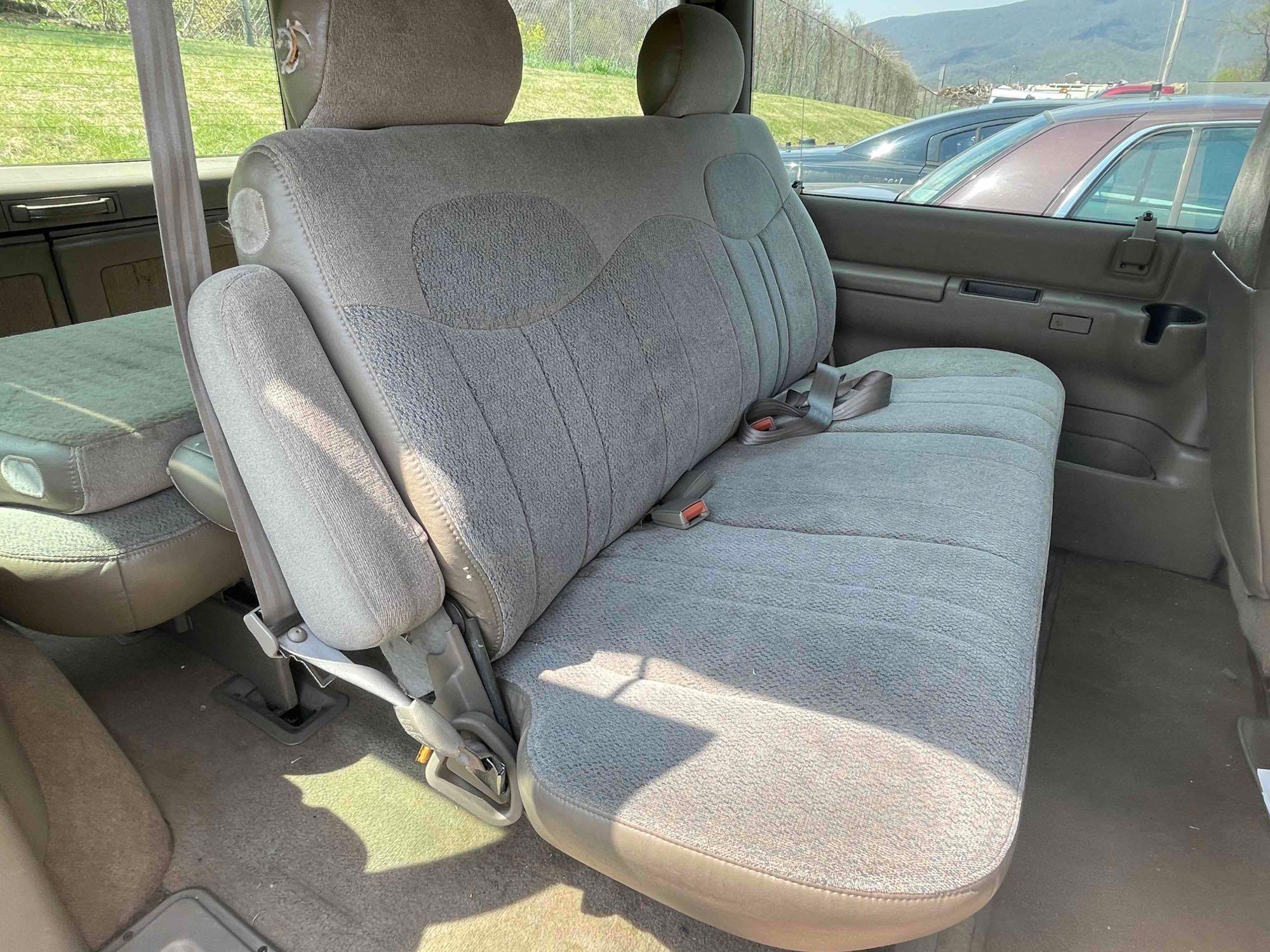 1998 GMC Safari Van 4 cylinder, Automatic Transmission, AWD