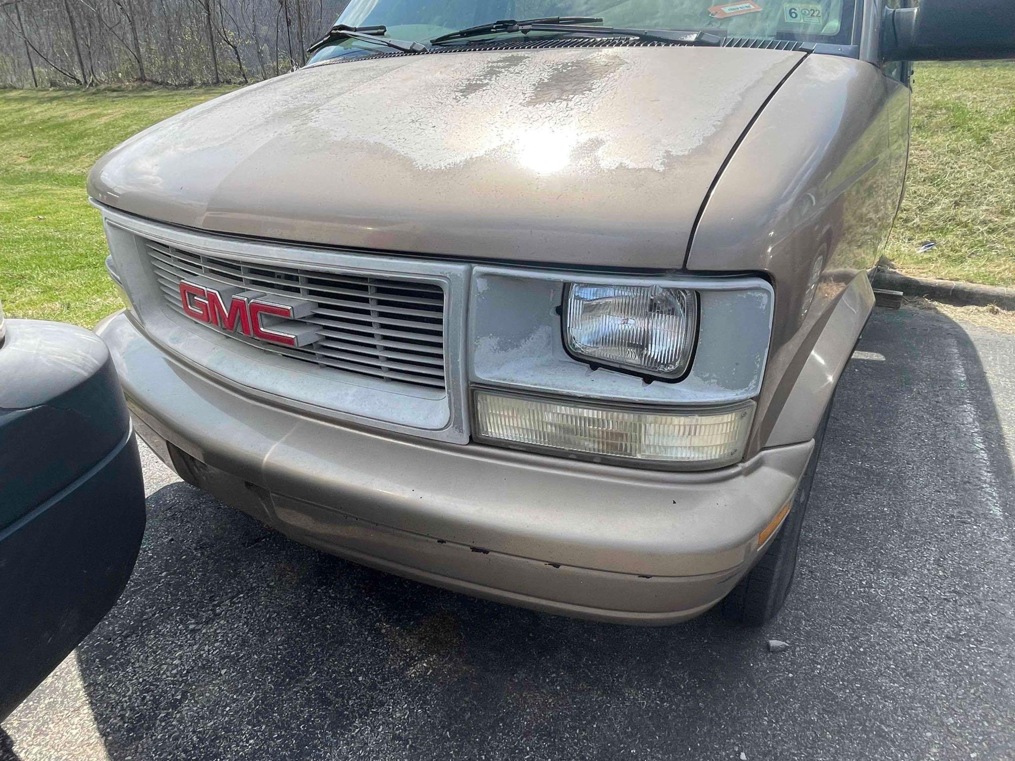 1998 GMC Safari Van 4 cylinder, Automatic Transmission, AWD