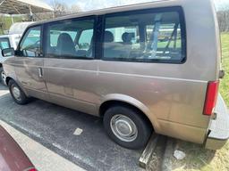 1998 GMC Safari Van 4 cylinder, Automatic Transmission, AWD