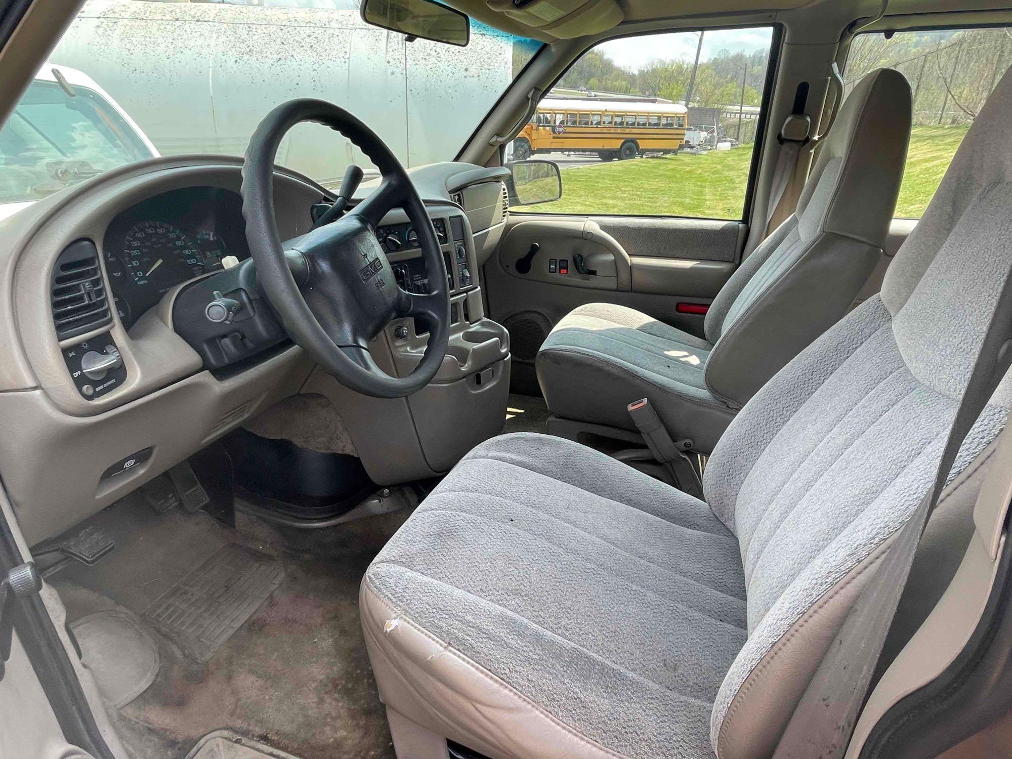 1998 GMC Safari Van 4 cylinder, Automatic Transmission, AWD