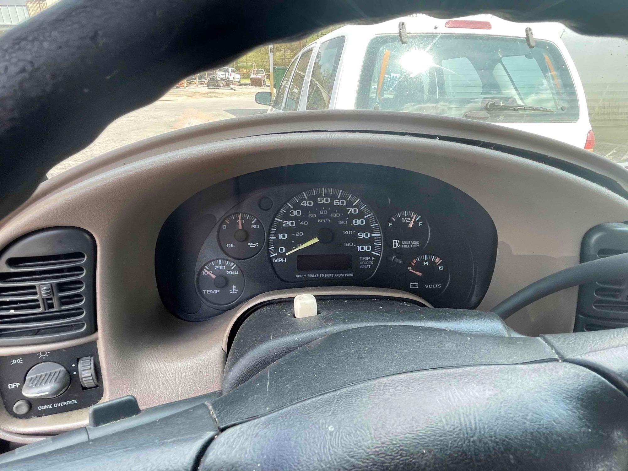 1998 GMC Safari Van 4 cylinder, Automatic Transmission, AWD
