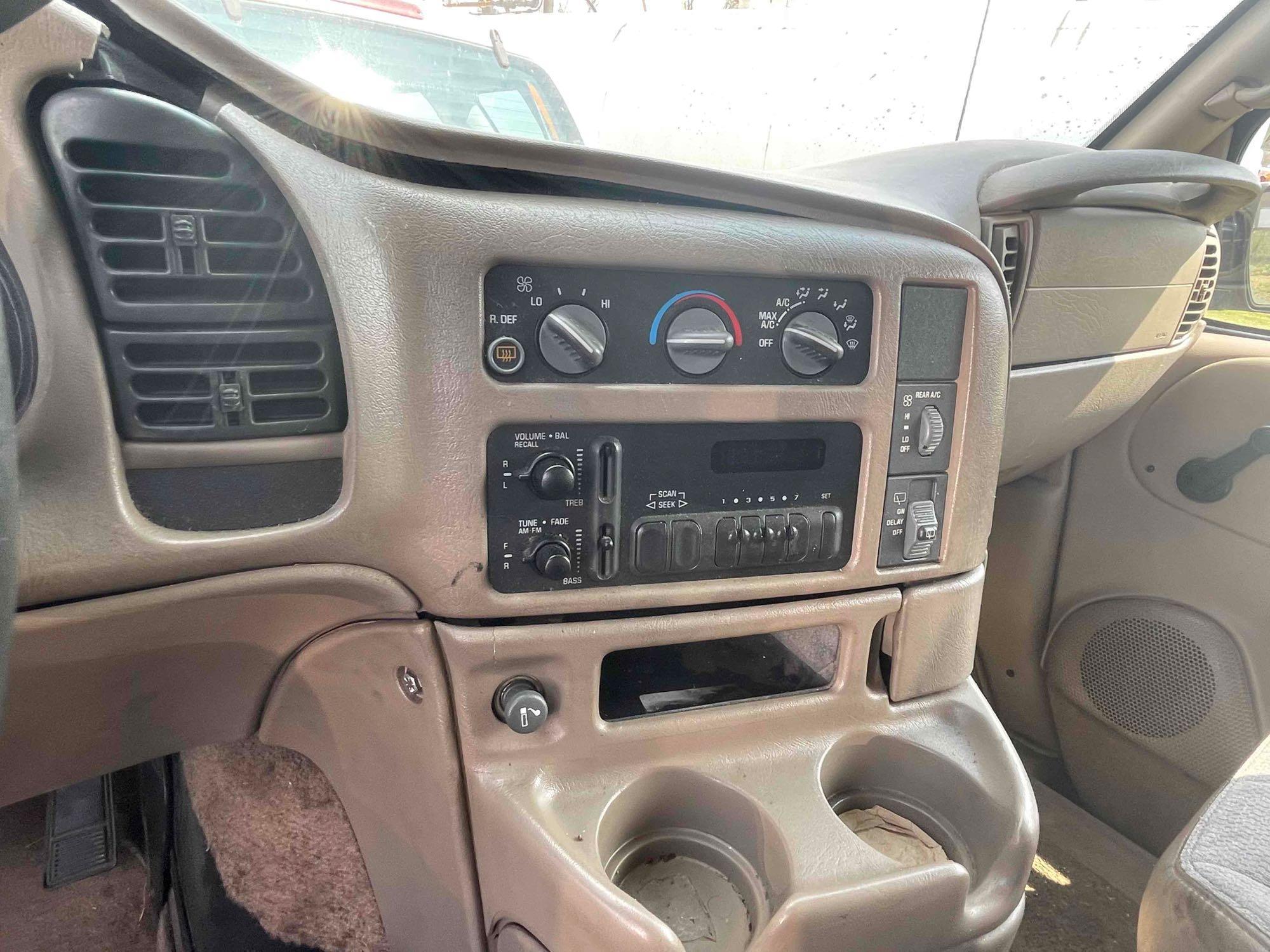1998 GMC Safari Van 4 cylinder, Automatic Transmission, AWD