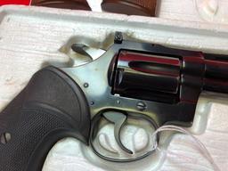 Colt Diamondback 38-Spl., 4" Blue w/Box, SN:D84698 (HG)