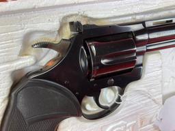 Colt Diamondback 38-Spl., 4" Blue w/Box, SN:D84698 (HG)