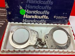 Smith & Wesson Model 100 Handcuffs (Nickel)