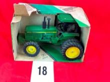 John Deere 4850 MFW w/Box