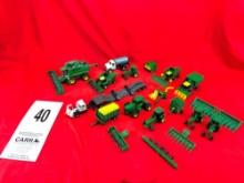 Box (10) 1/64 John Deere Tractors & Toys