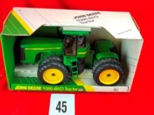 John Deere 9300 w/Box
