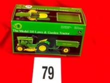 John Deere 110 Lawn Tractor w/Box