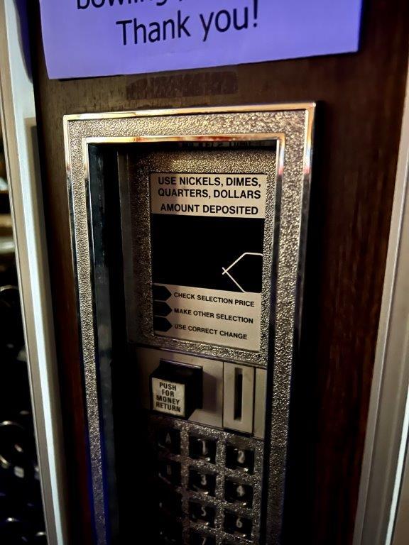 ELECTRIC SNACK VENDING MACHINE