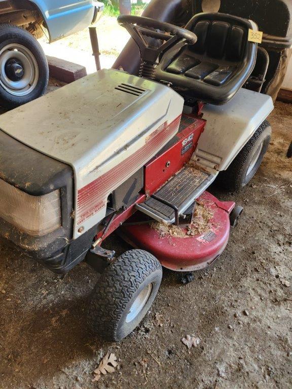 Signature 2000 Elite 7 Speed Riding Lawn Mower