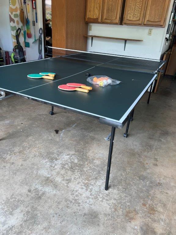 Folding Escalade Sports T8621 Ping Pong Table