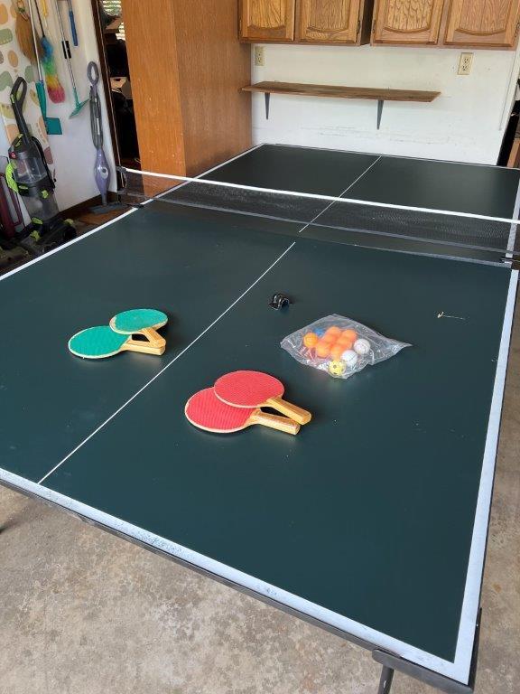 Folding Escalade Sports T8621 Ping Pong Table