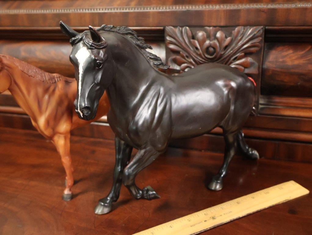 Two Breyer Horses and Annalee Mobilitee Holiday Moose