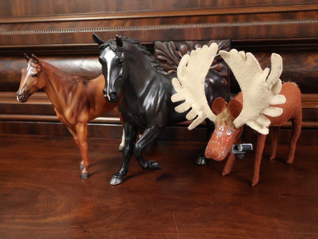 Two Breyer Horses and Annalee Mobilitee Holiday Moose