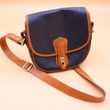 Vintage Navy and british tan Dooney and Bourke Purse
