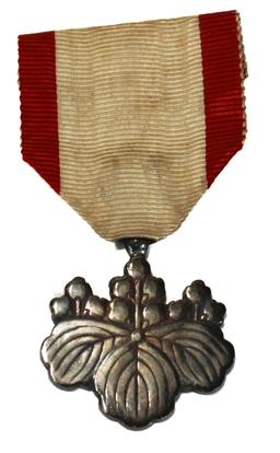 Imperial Japanese Order of the Rising Sun 8th Class Medal