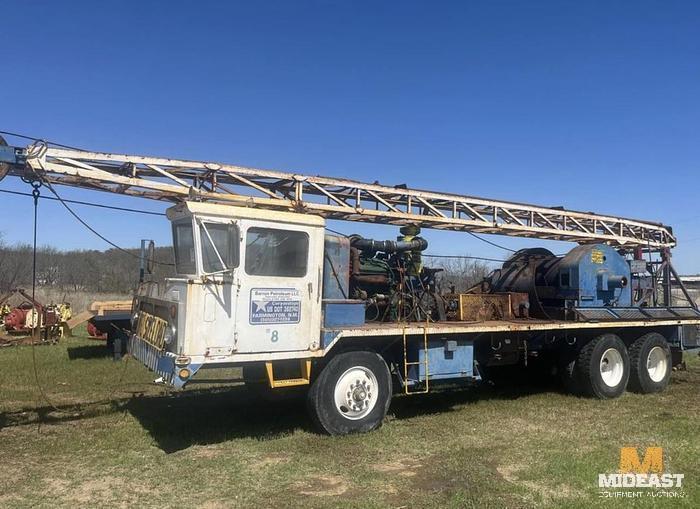 Swabbing Rig on crane carrier.