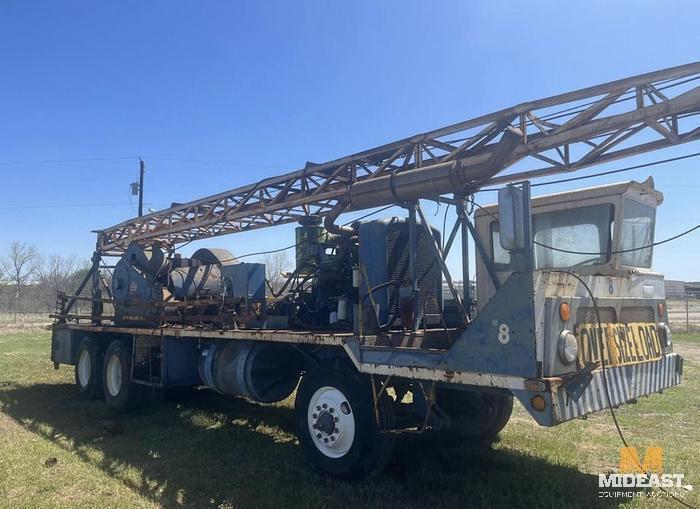 Swabbing Rig on crane carrier.