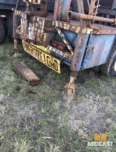 Swabbing Rig on crane carrier.