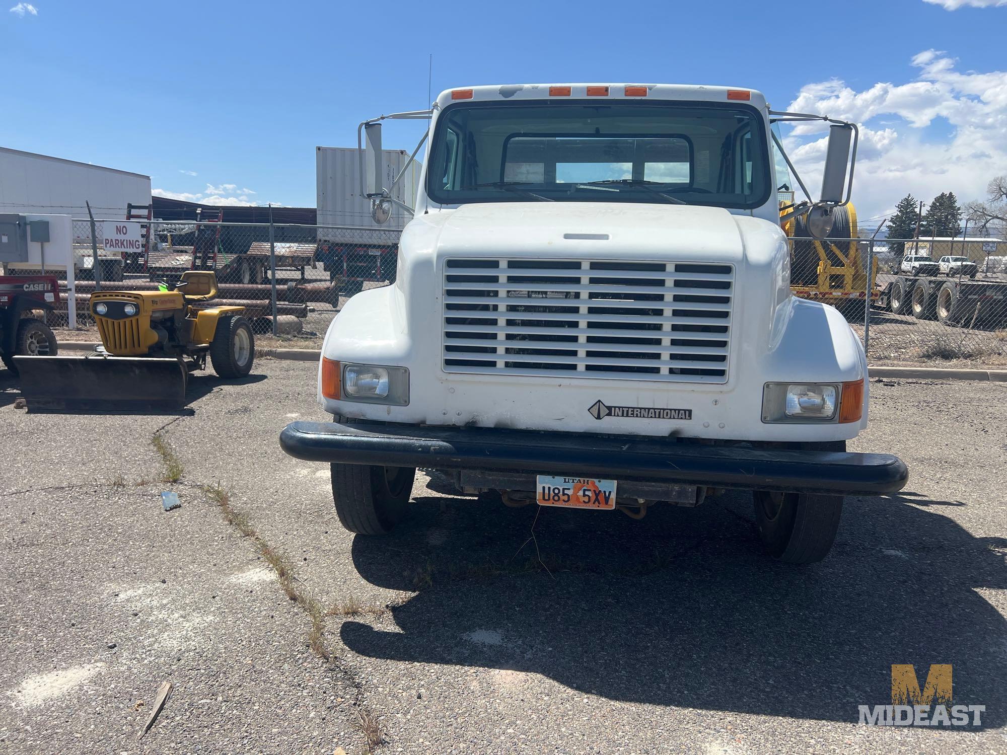 2001 International 4700 Truck