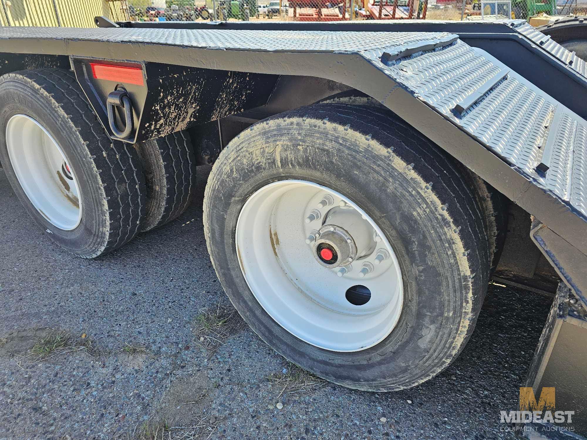 2012 RGN 3 axle with booster