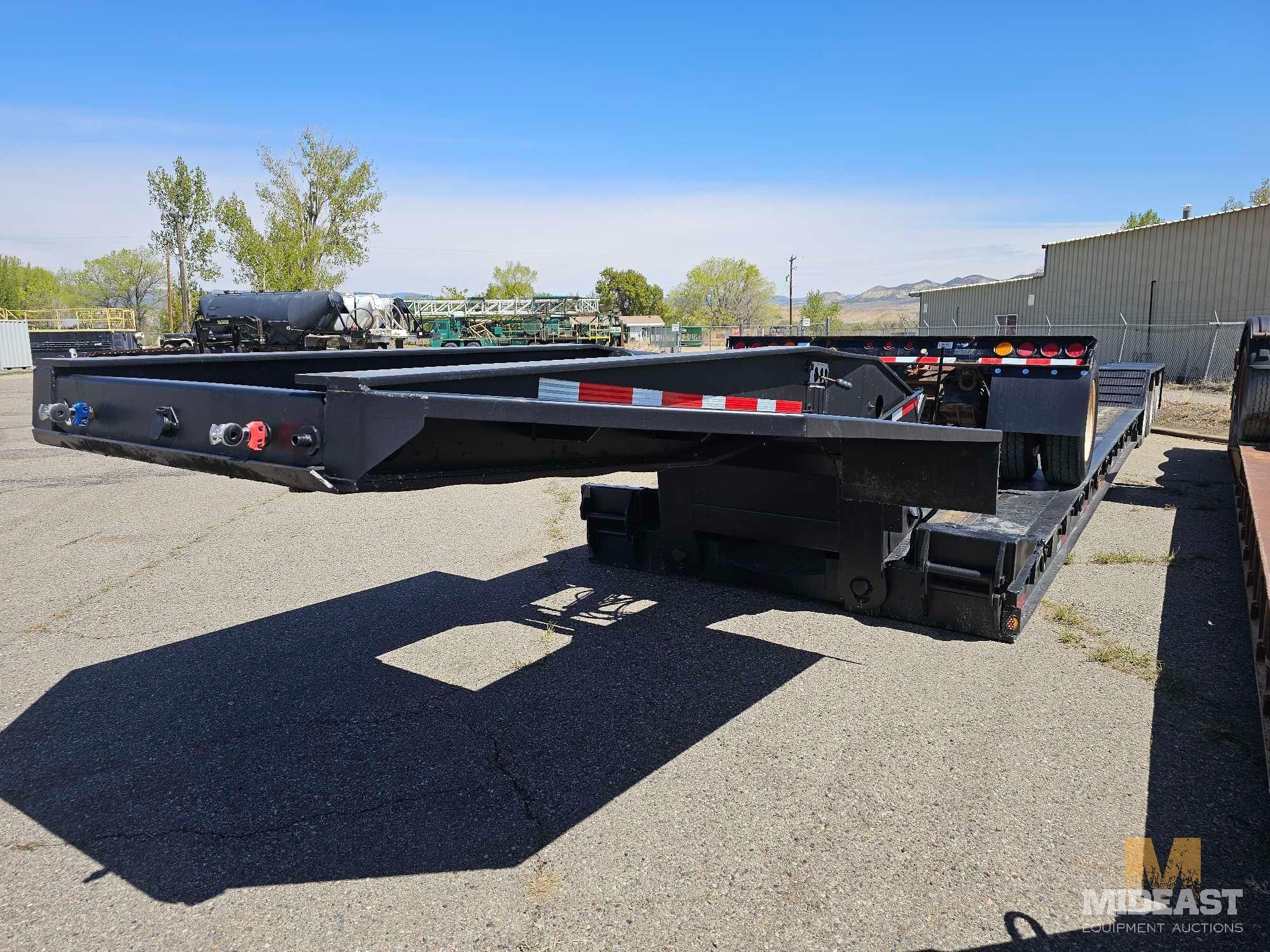 2012 RGN 3 axle with booster