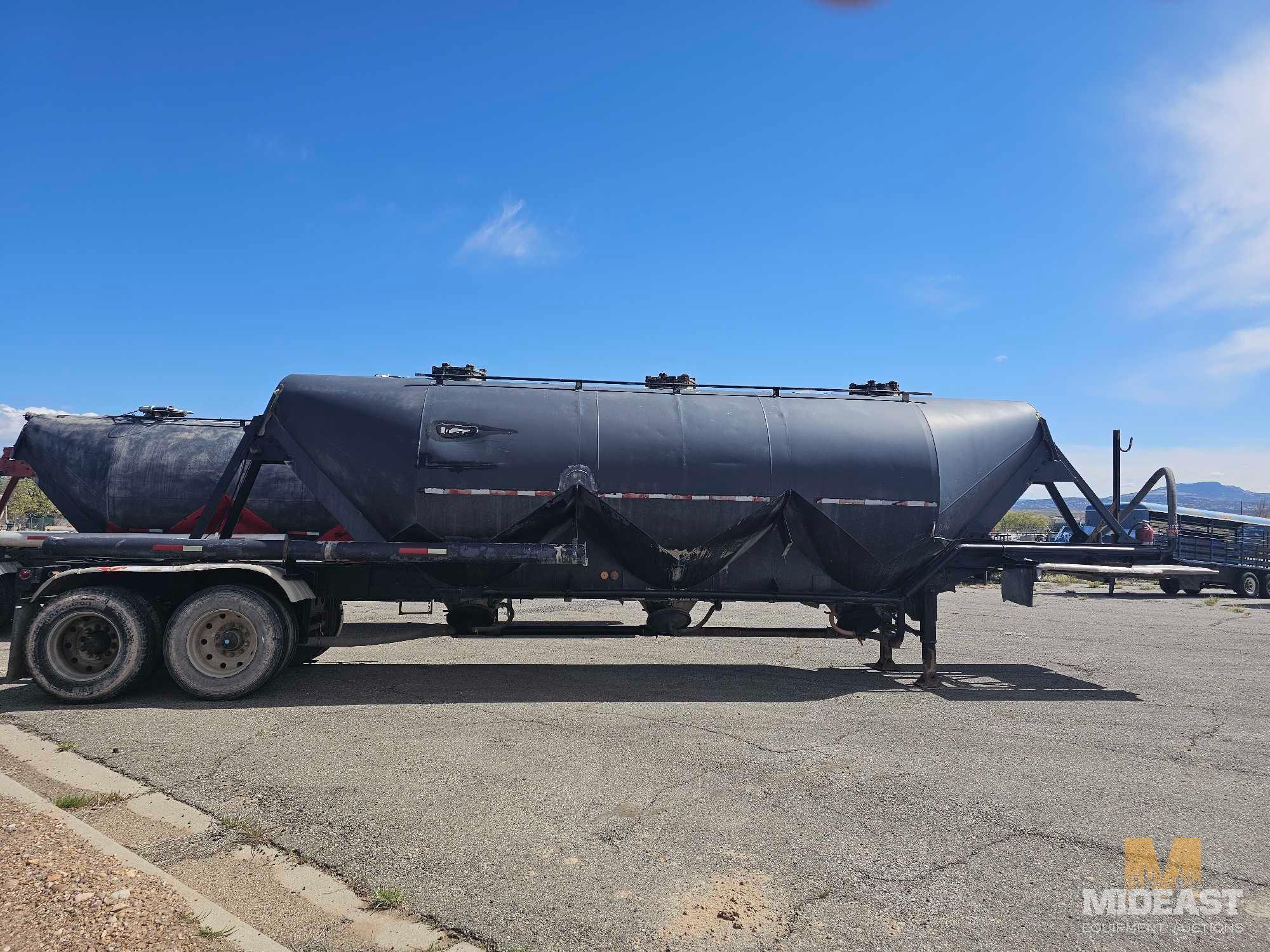 1976 Fruehauf Pneumatic Trailer