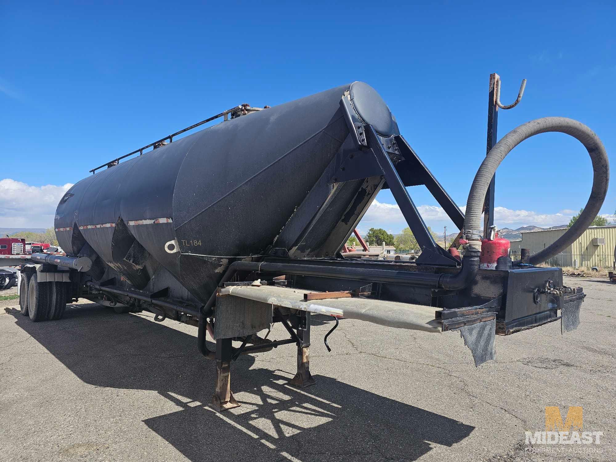 1976 Fruehauf Pneumatic Trailer
