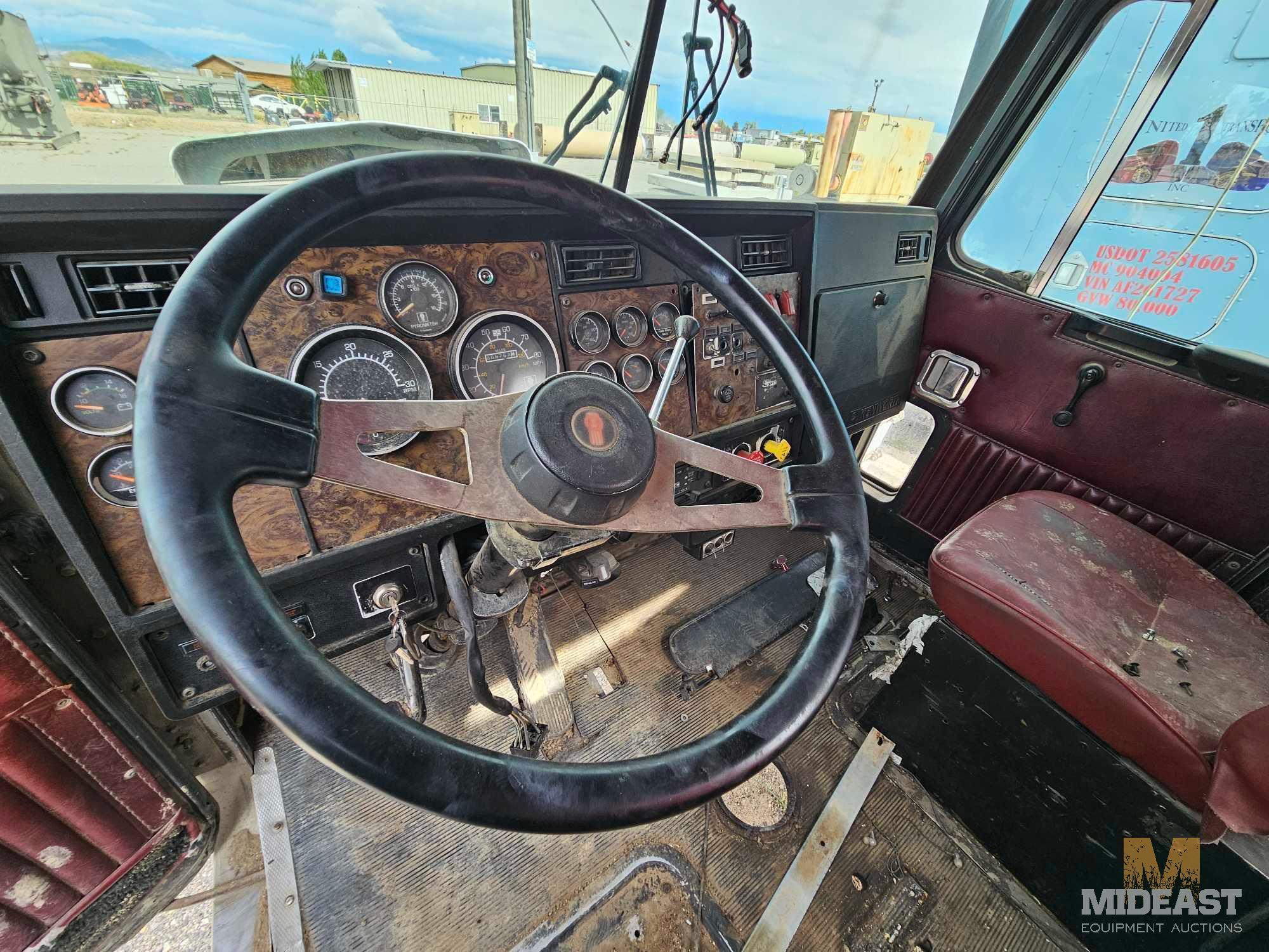 Kenworth W900 Cab