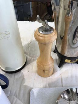 Miscellaneous kitchen items