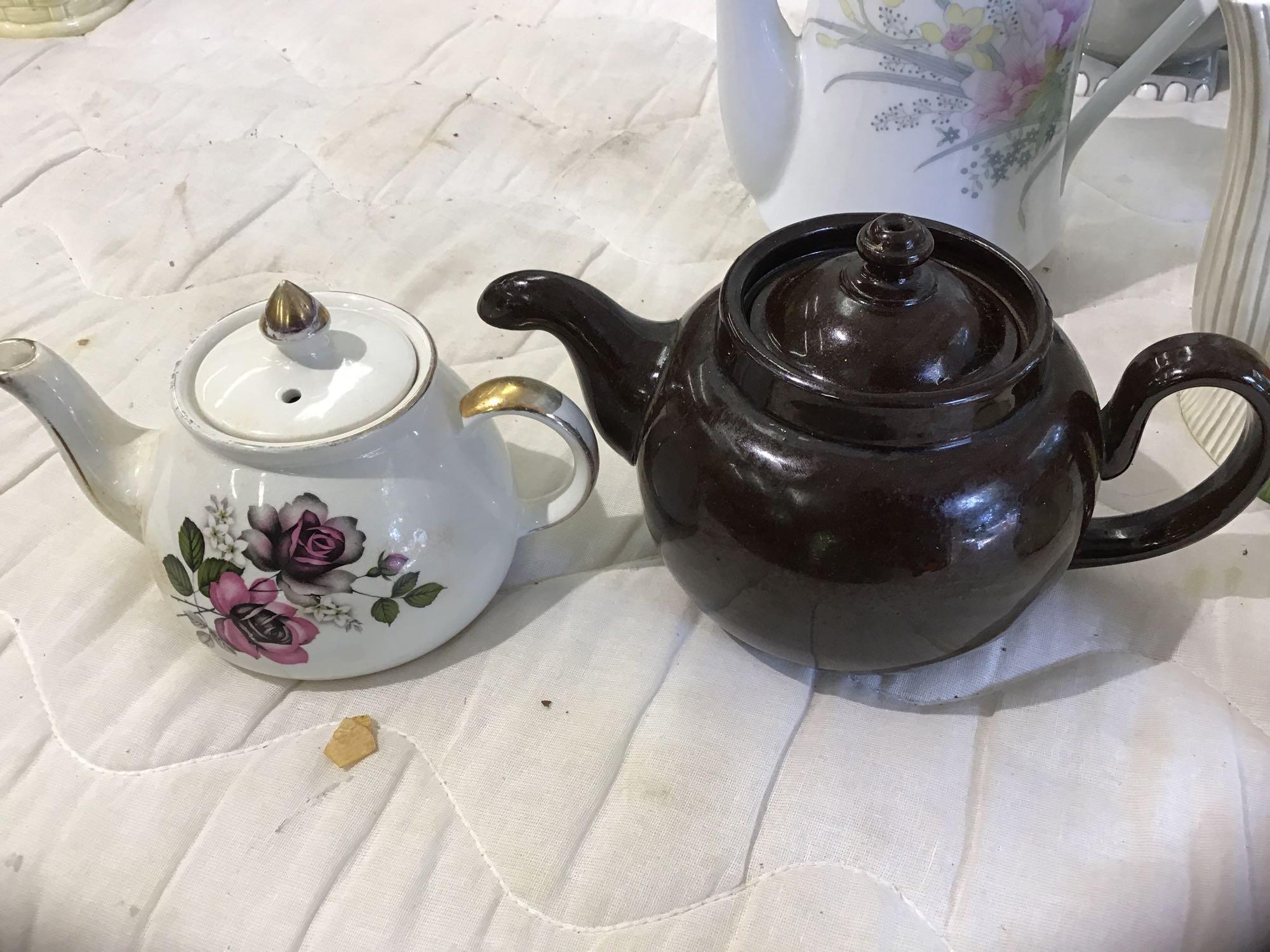 Miscellaneous decorative tea pots