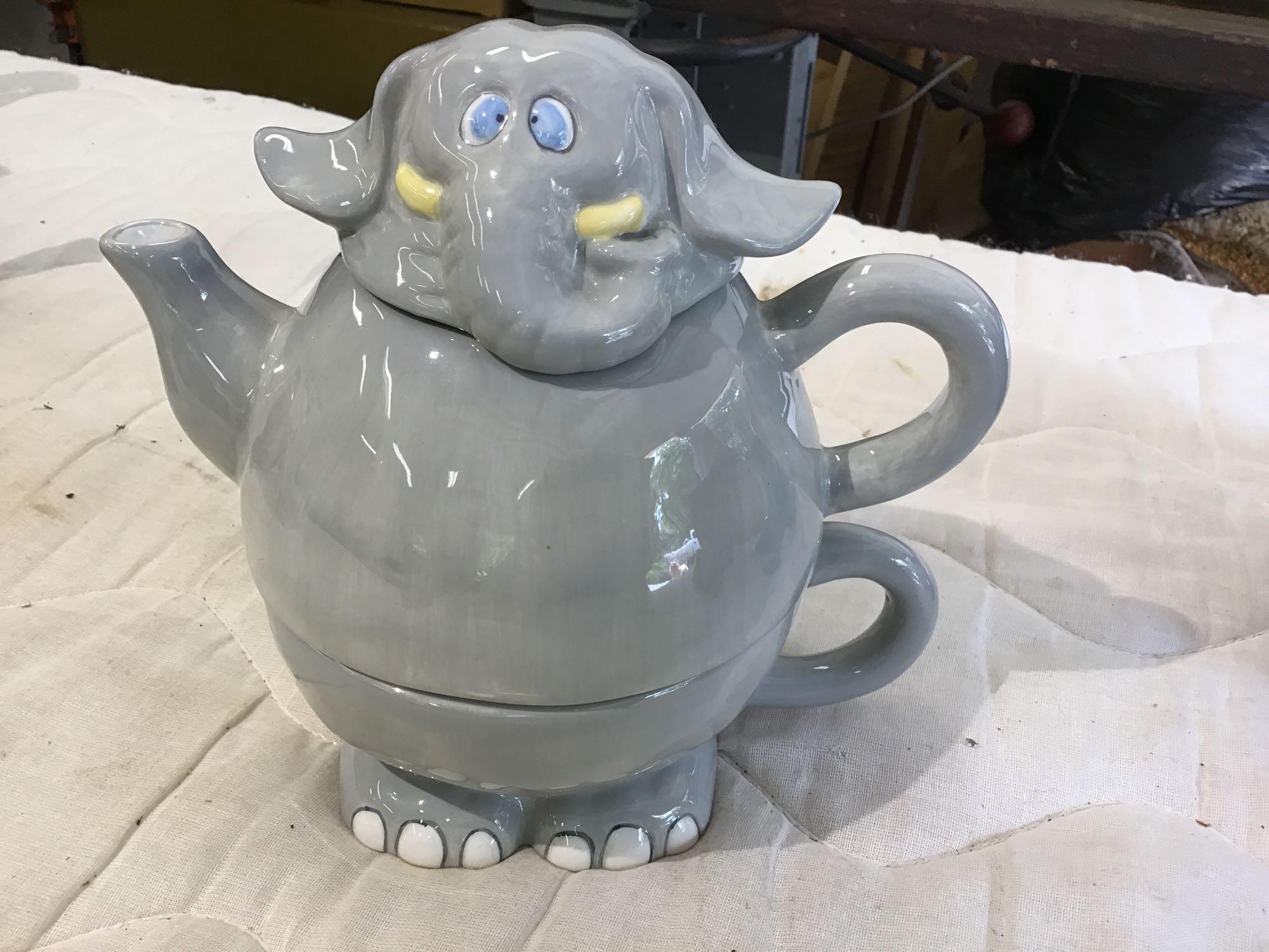 Miscellaneous decorative tea pots