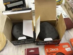 Large amounts sandpaper