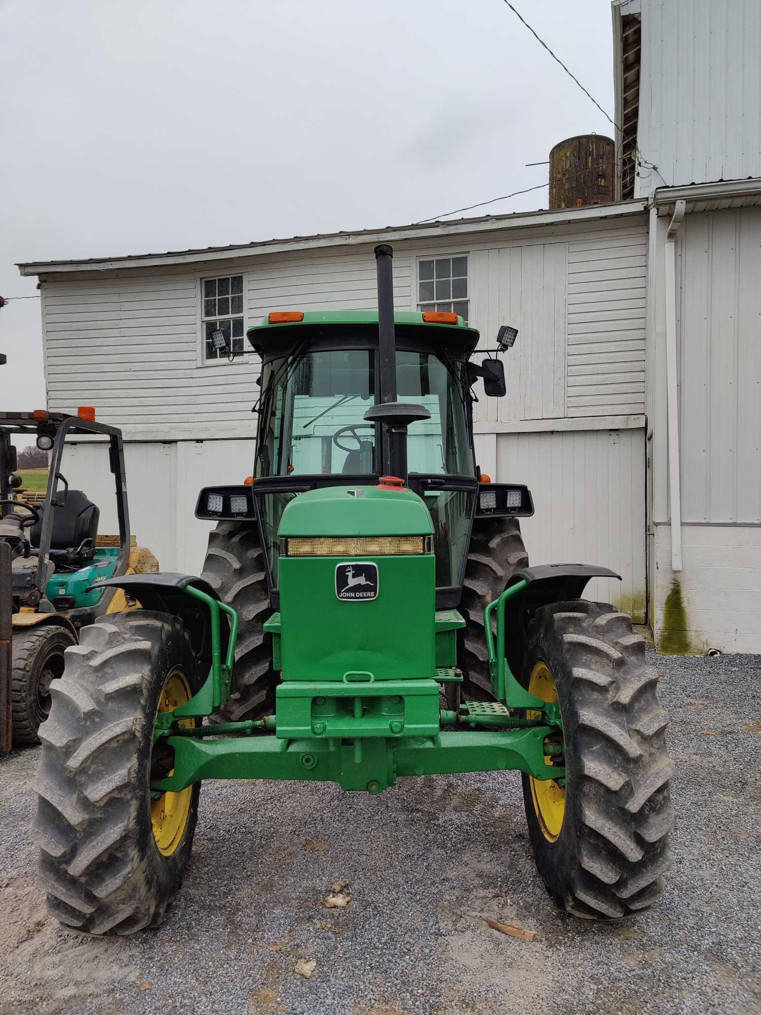 John Deere 2750 Cab Tractor