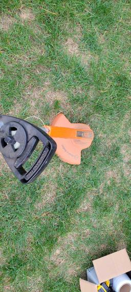 Black & Decker 12" electric string trimmer