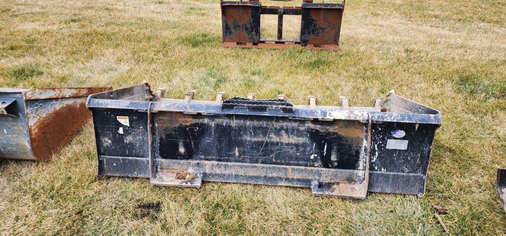 72” Paladin bucket w/ teeth