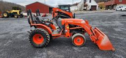 Kubota B3200 tractor