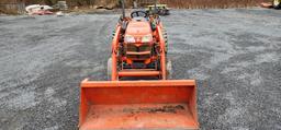 Kubota B3200 tractor