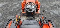 Kubota B3200 tractor